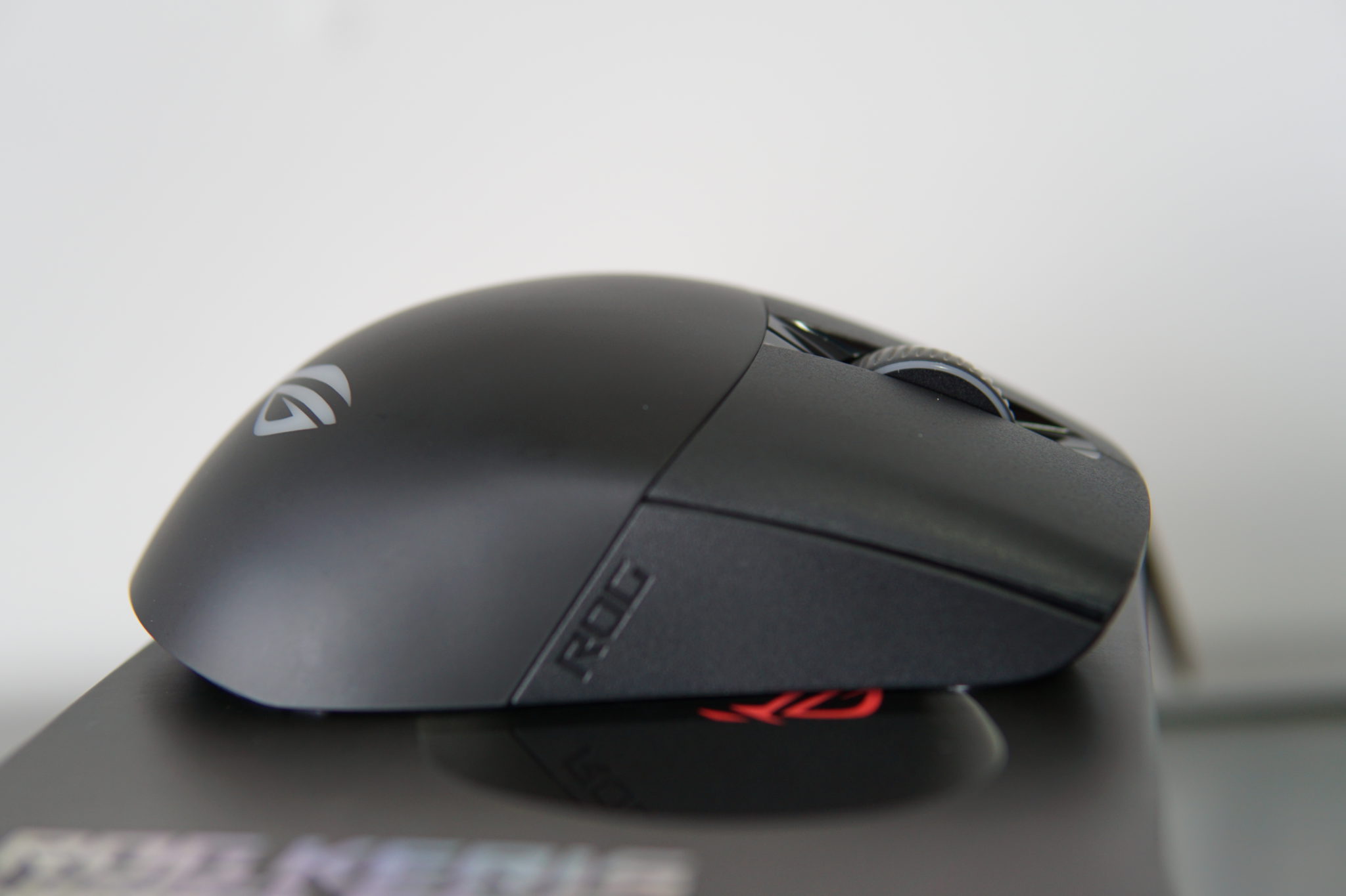 ASUS ROG Keris Wireless Lightweight Gaming Mouse Review - Einfoldtech